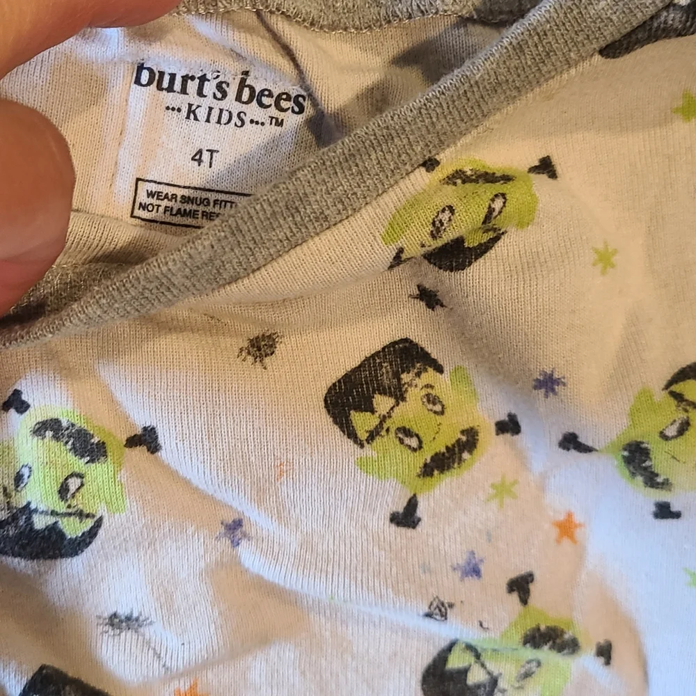 🦔 Burts Bees Frankenstein pajama top🧁